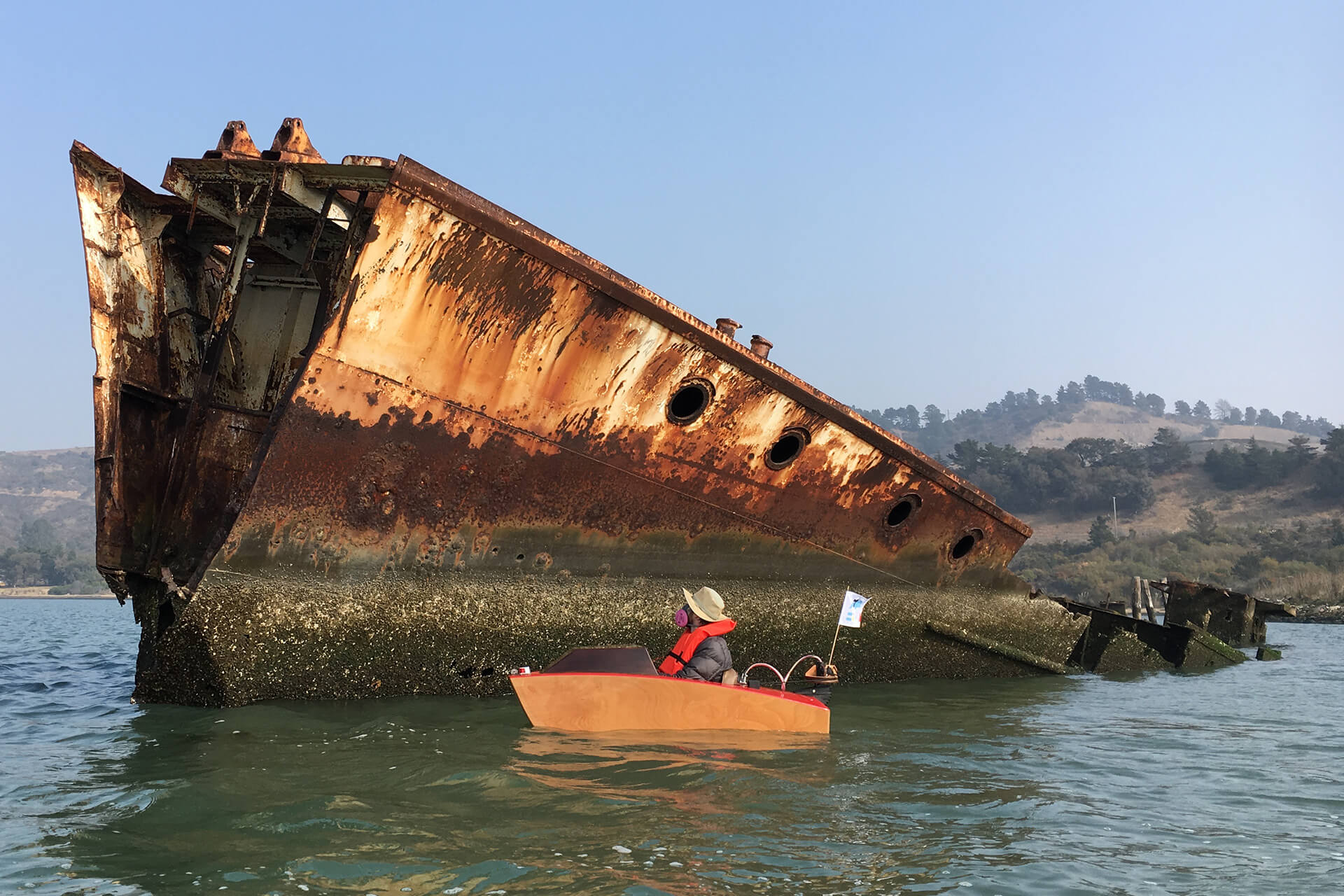 The mini boat next to a shipwreck in Richmond.
